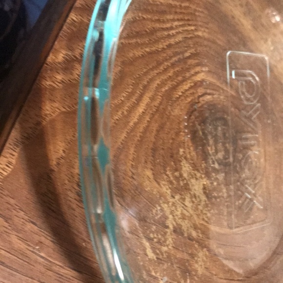 New n perfect condition. Pyrex scallop edged  2” deep with handles pie plate - Picture 3 of 10